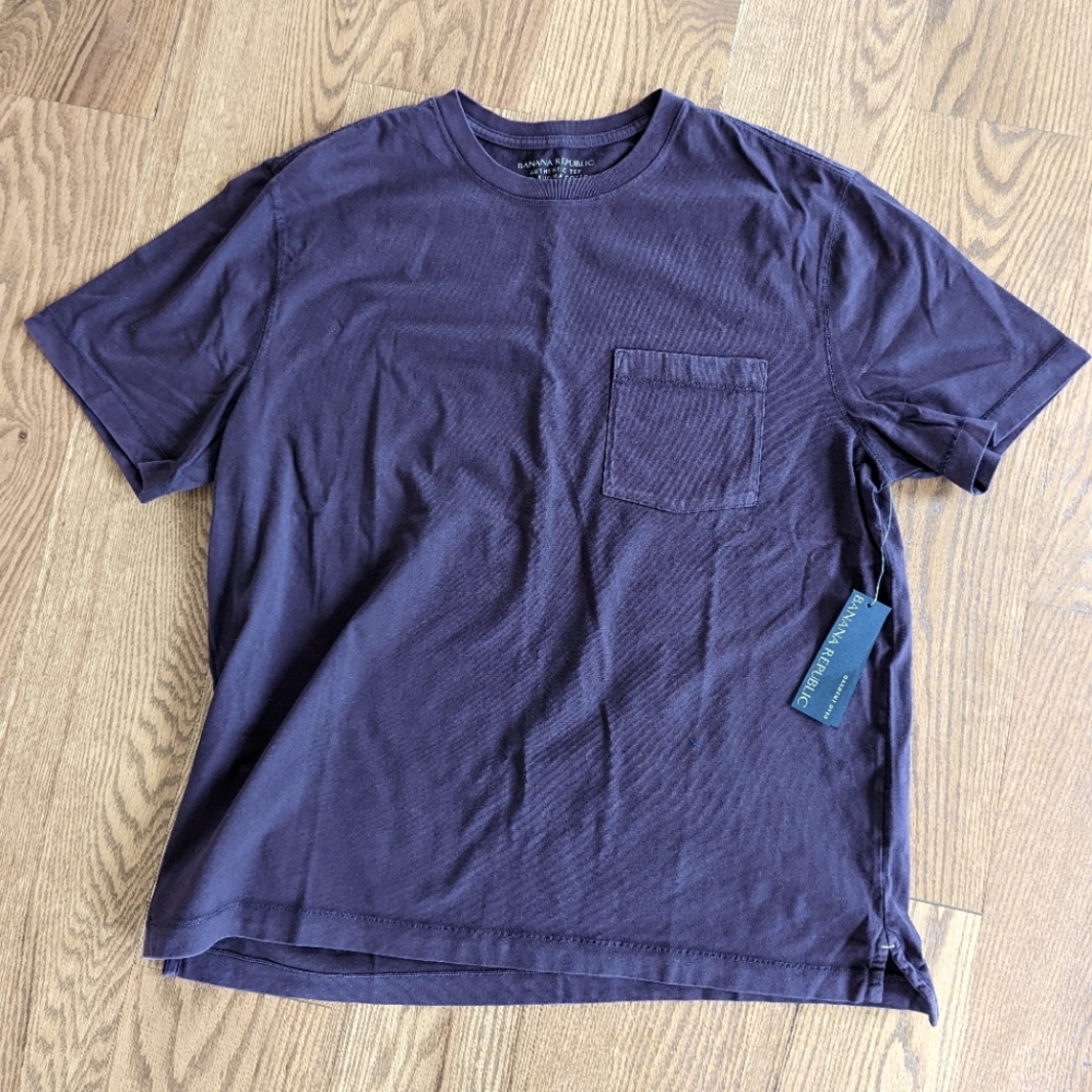 NWT Banana Republic Men's Authentic SUPIMA® T-Shirt in Midnight Lily Burgundy